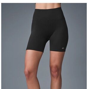 Alo 5" Seamless Ribbed Favorite Short - black - size Medium